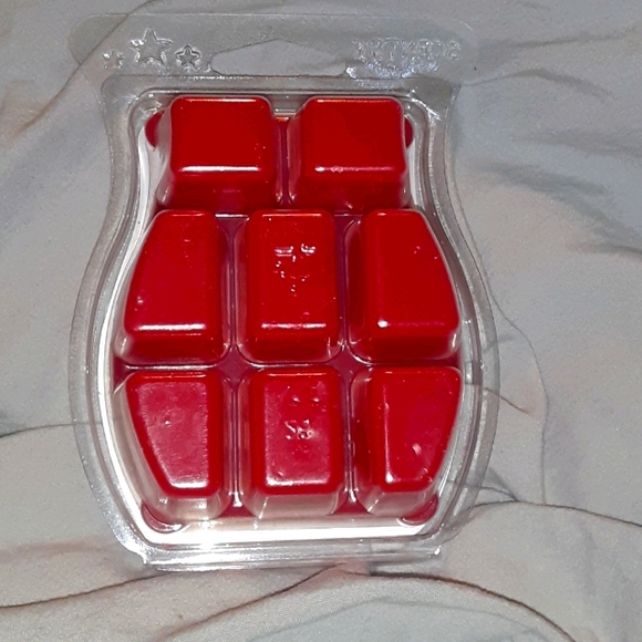 Christmas Cottage Scentsy wax bar - Picture 2 of 2